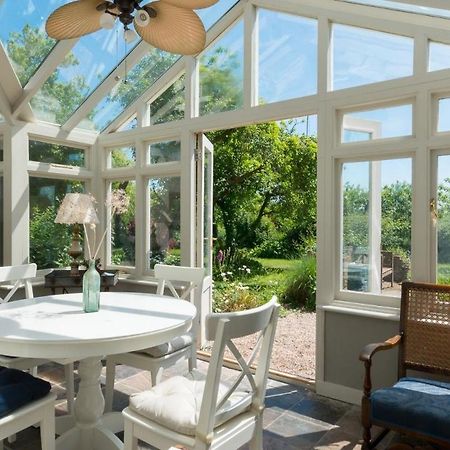 Navigation Cottage On The Historic Sea Lock Overlooking The Nature Reserve Maldon Bagian luar foto