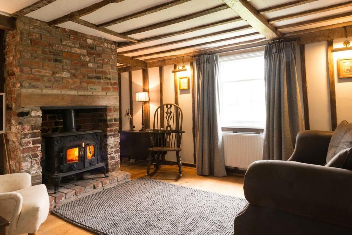 Navigation Cottage On The Historic Sea Lock Overlooking The Nature Reserve Maldon Bagian luar foto