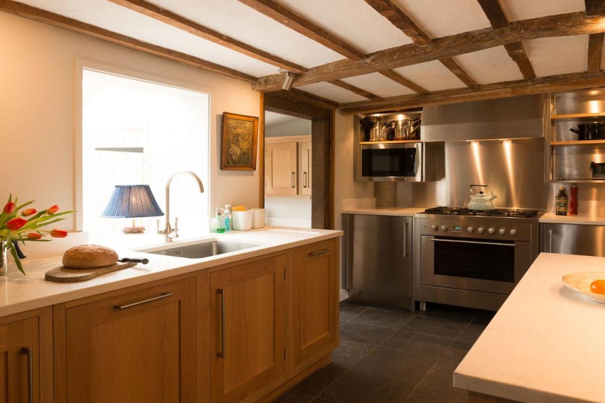 Navigation Cottage On The Historic Sea Lock Overlooking The Nature Reserve Maldon Bagian luar foto