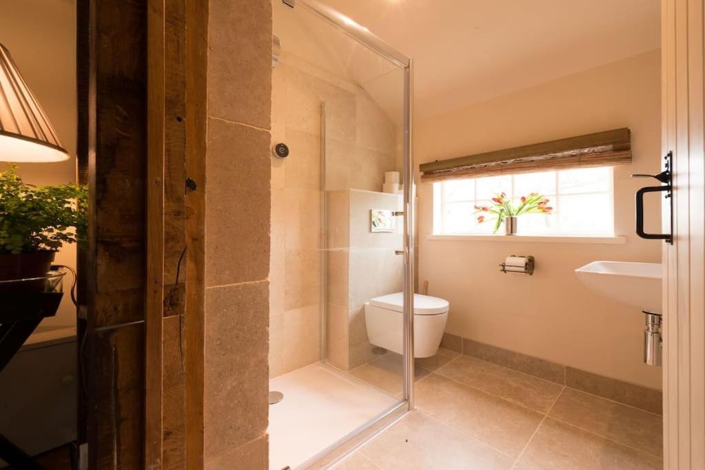 Navigation Cottage On The Historic Sea Lock Overlooking The Nature Reserve Maldon Bagian luar foto