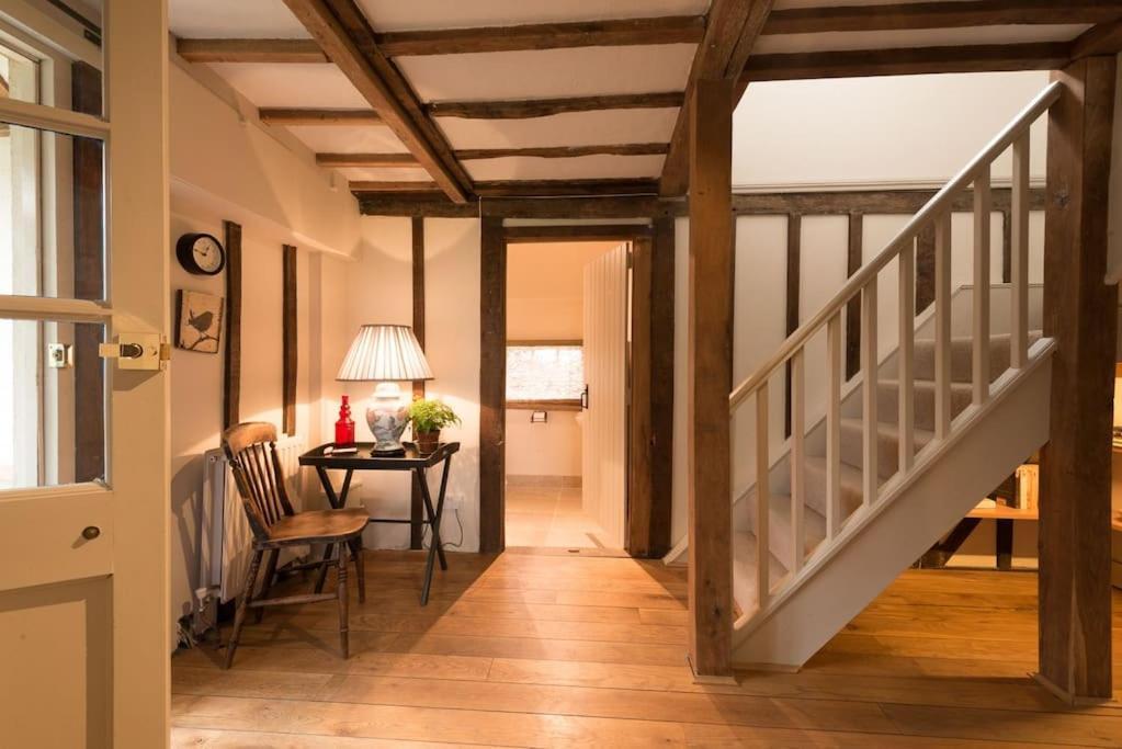 Navigation Cottage On The Historic Sea Lock Overlooking The Nature Reserve Maldon Bagian luar foto
